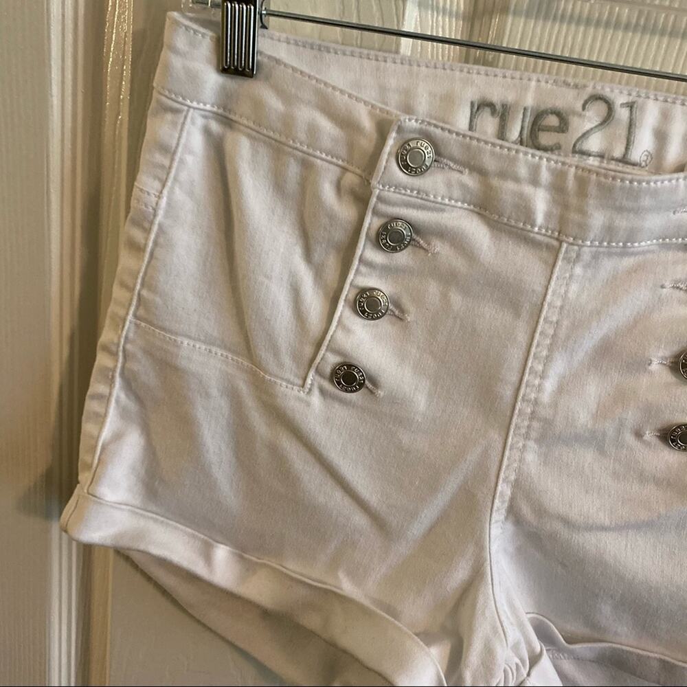 Rue21 High Waisted White Button Sailor Shorts Juniors Size 7 / Women's Size 8 - Picture 2 of 6